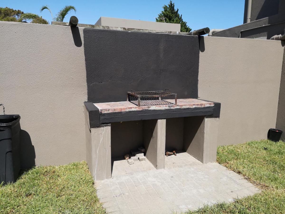 Smithland Guest Apartments Cape Town Bellville Eksteriør billede